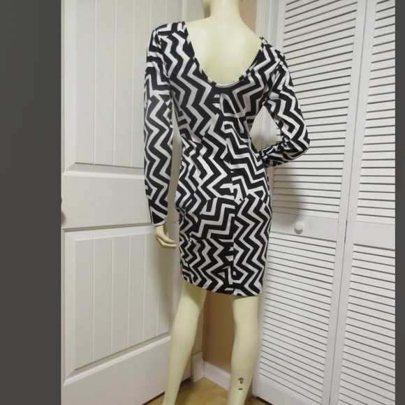 H&M Aztec Print Bodycon Dress Size M - Picture 3 of 4